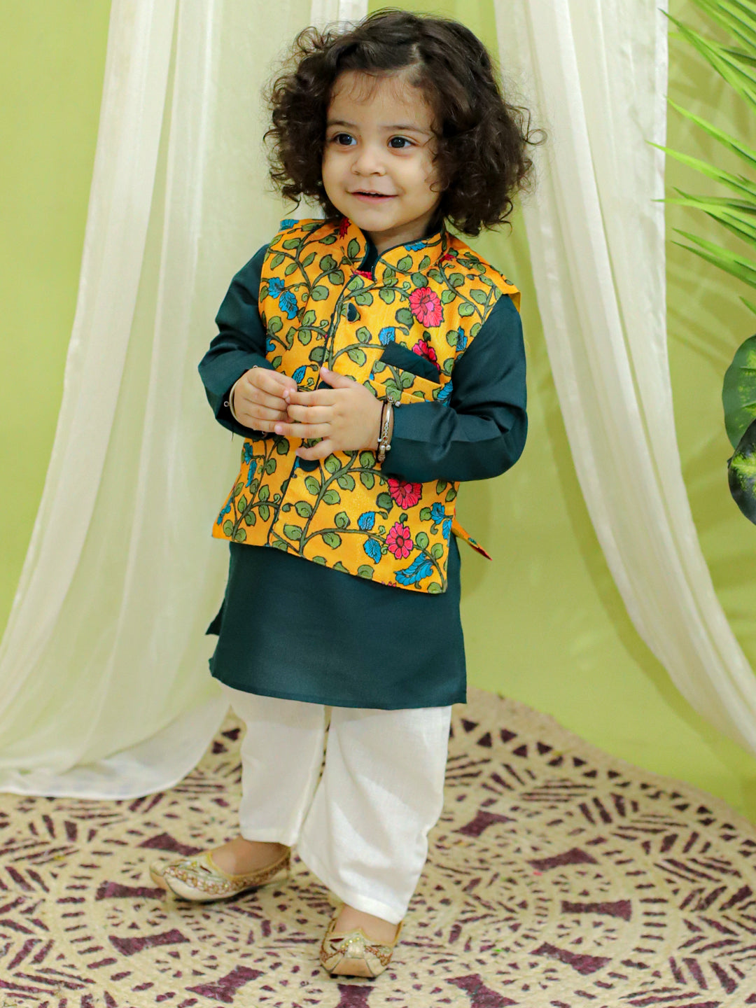 Shop Green Tusser Dola Silk Kalamkari Saree Festive Wear Online at Best  Price | Cbazaar